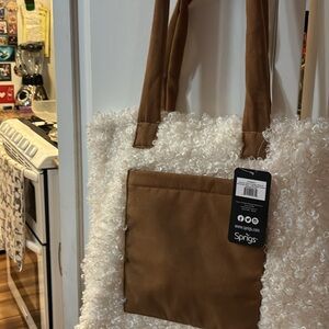 SPRIGS TOTE FOR COMPUTER/OFFICE/LAP TOP LUXURY. WHITE YARN WITH FAUX SUEDE POCKE